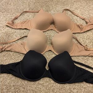 SKIMS Bra Bundle of 3 Fits Everybody T-Shirt Bra 2 in Clay & 1 in Onyx Black 38B
